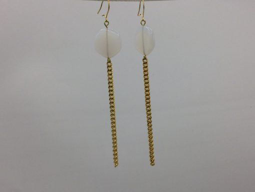 boucles d'oreilles longues galet harmonique blanc opale et fil gourmette doré or