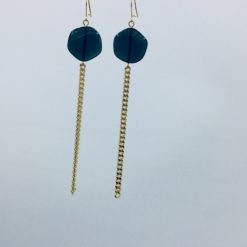 boucles d'oreilles longues galet harmonique gris bleu ardoise et fil gourmette or doré