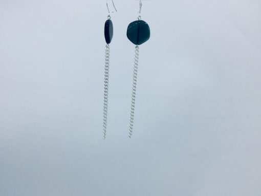 boucles d'oreilles longues galet harmonique gris bleu ardoise et fil gourmette argent