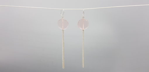 boucles d'oreilles longues galet harmonique rose pastel