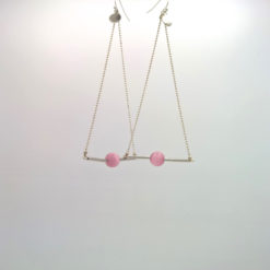 Pendant d'oreille Triangle d'Or Œil de chat rose pastel + Fil d'Argent diamanté