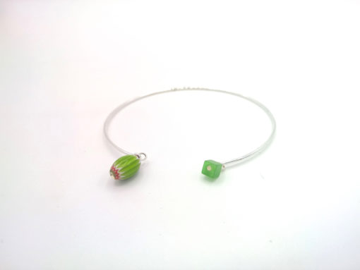 Bracelet Filaire Exotique à breloques en Murano et cristal de Bohême vert lime + Fil argent 925 profil