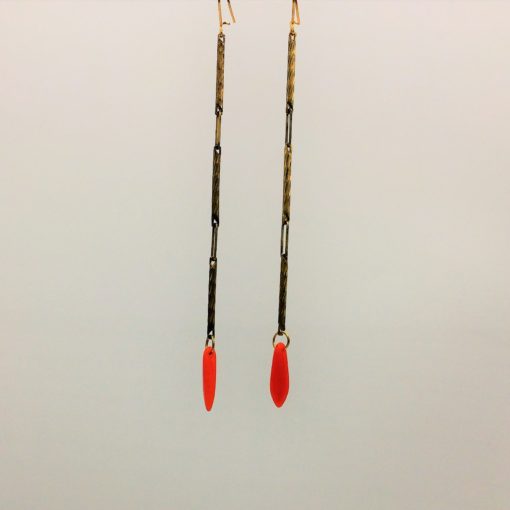 Boucles d'oreilles pendants fleche de cupidon cristal de boheme orange et fil d'or laiton