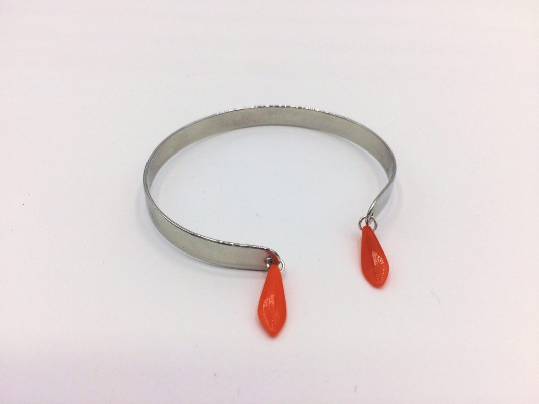 Bracelet jonc à breloques flèche orange