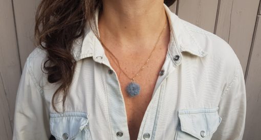 collier fleur d'angora gris