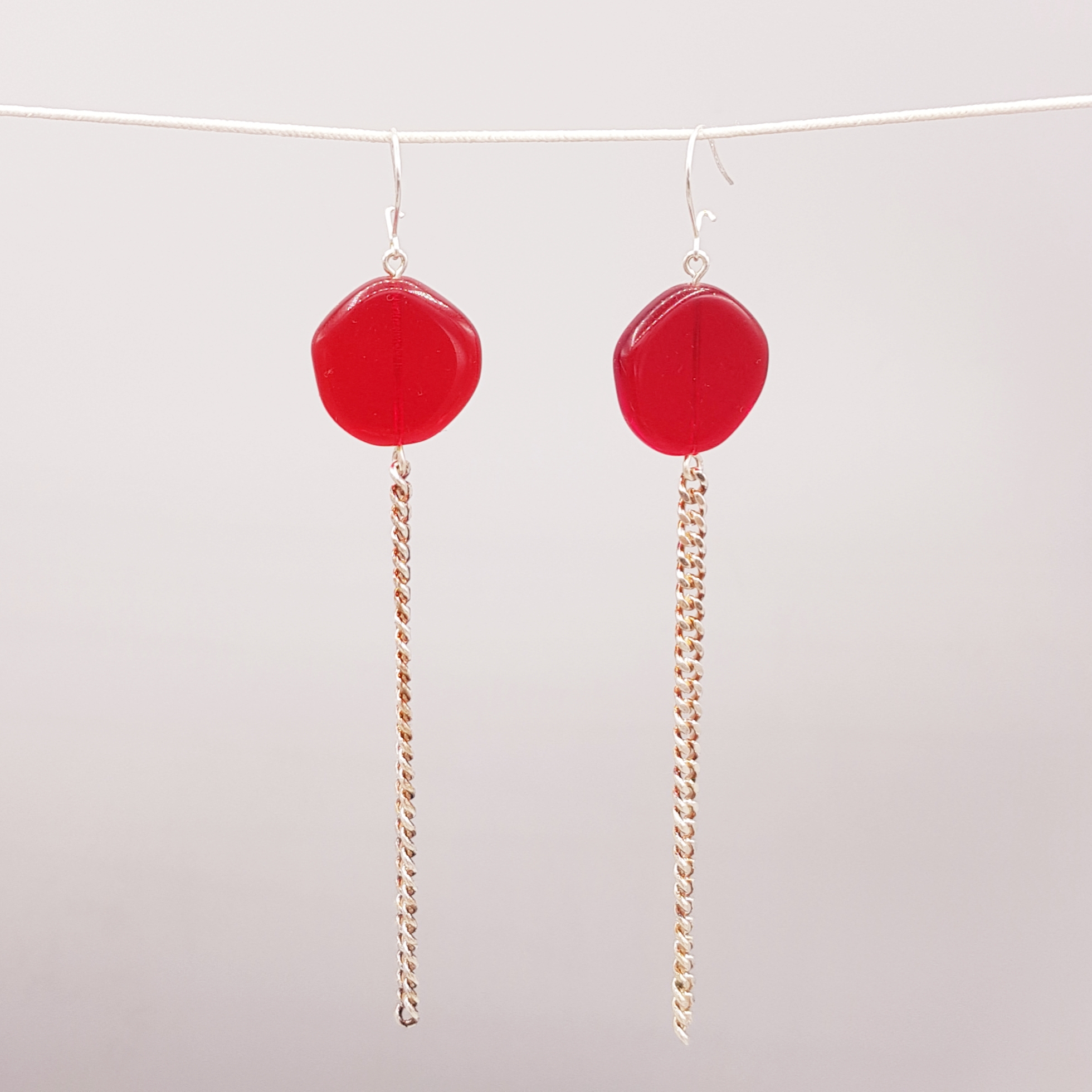 boucles d'oreilles longues galet harmonique rouge baiser